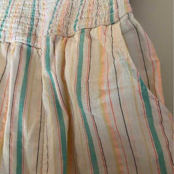 Cat & Jack hippie romper is pastel seersucker with pockets. Farm core smocking - Picture 4 of 10